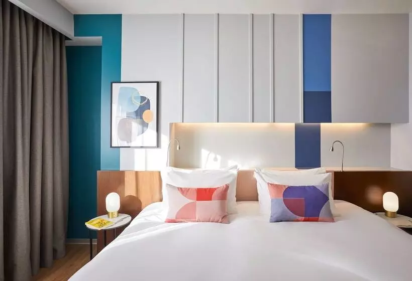 هتل Voco Madrid Retiro, An Ihg