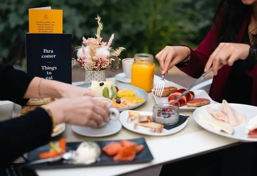 هتل Voco Madrid Retiro, An Ihg