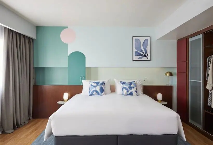 هتل Voco Madrid Retiro, An Ihg