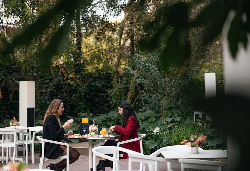 هتل Voco Madrid Retiro, An Ihg