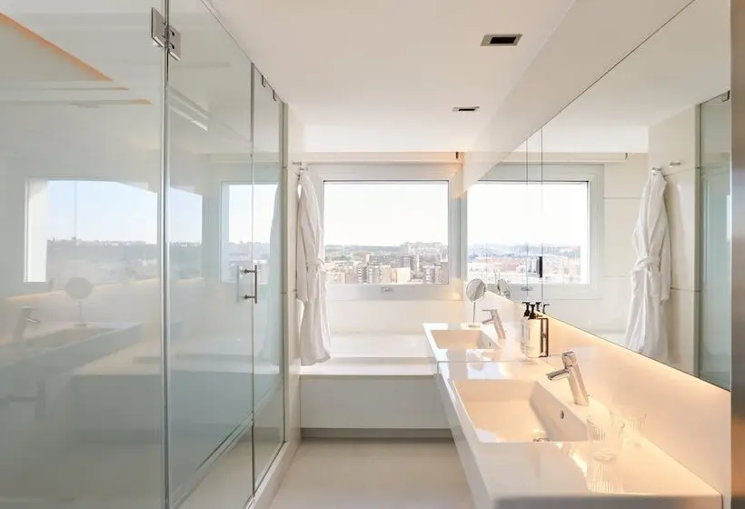 هتل Voco Madrid Retiro, An Ihg