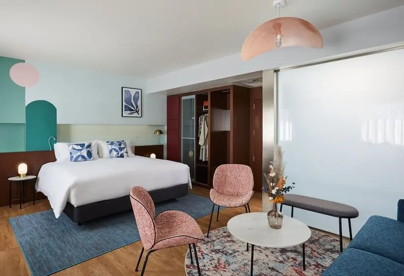 هتل Voco Madrid Retiro, An Ihg