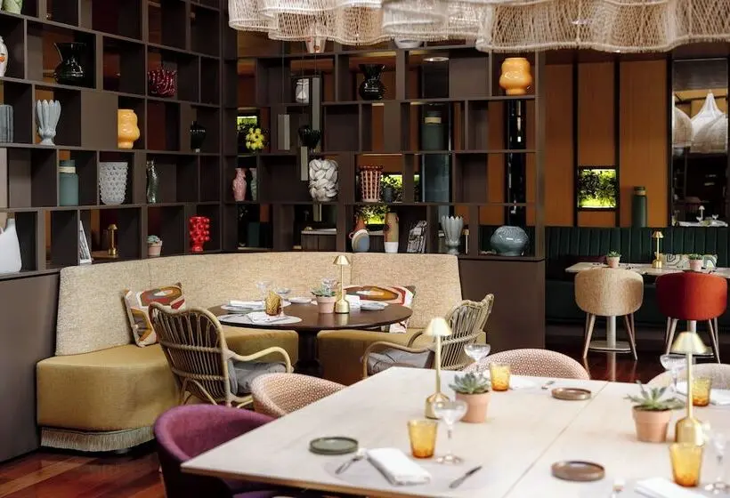 هتل Voco Madrid Retiro, An Ihg