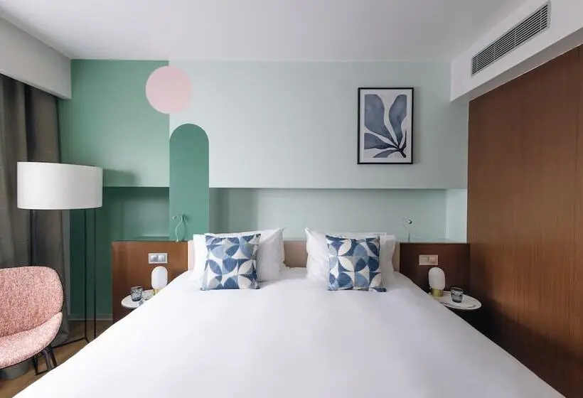 هتل Voco Madrid Retiro, An Ihg