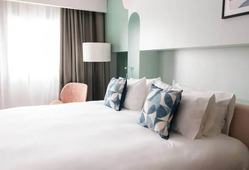 هتل Voco Madrid Retiro, An Ihg