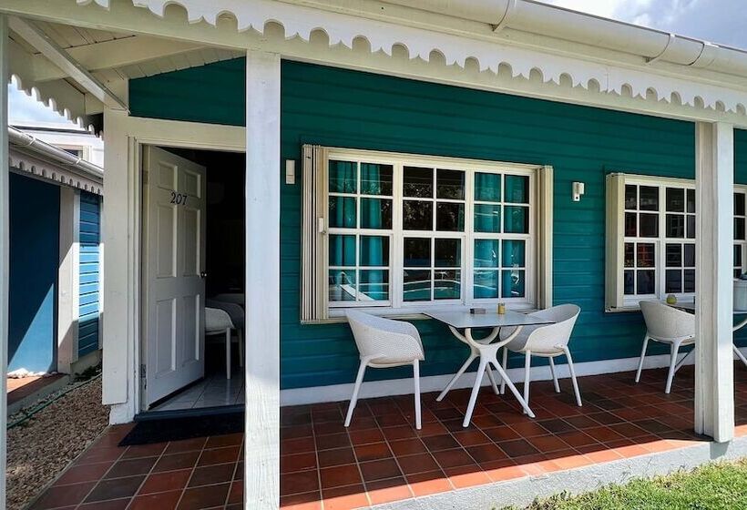 בית מלון כפרי Talk Of The Town Inn & Suites