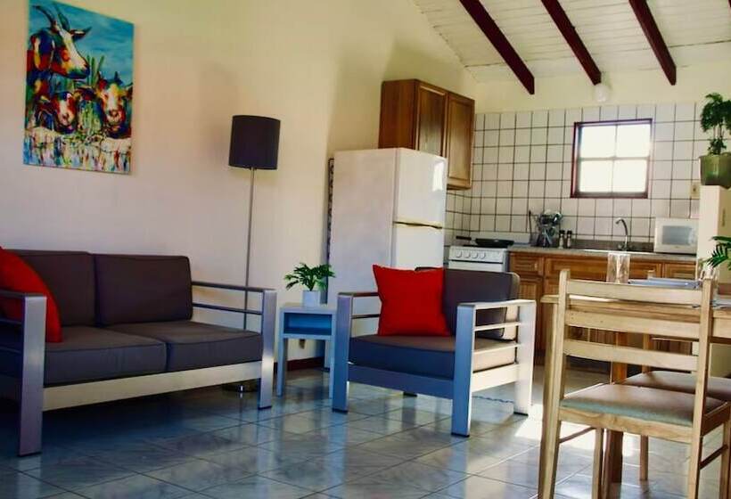 בית מלון כפרי Talk Of The Town Inn & Suites