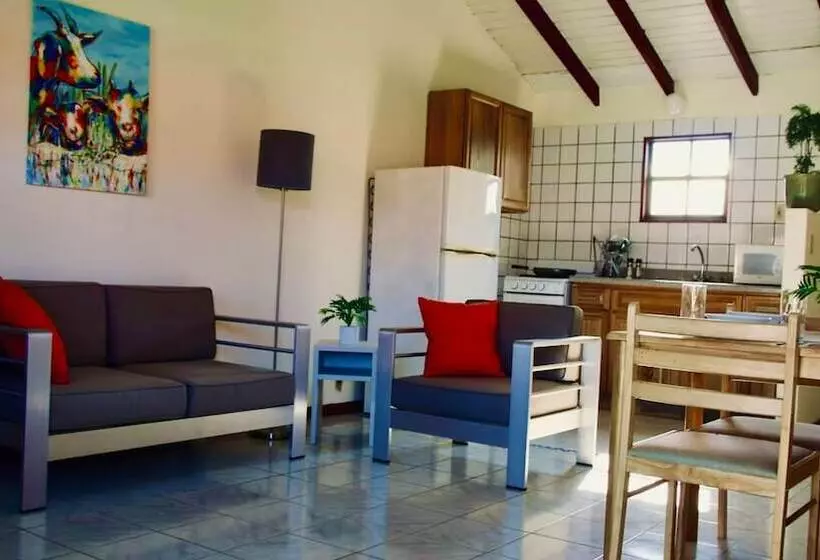 هتل Talk Of The Town Inn & Suites