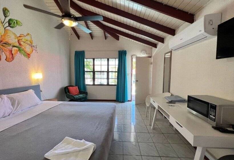 בית מלון כפרי Talk Of The Town Inn & Suites