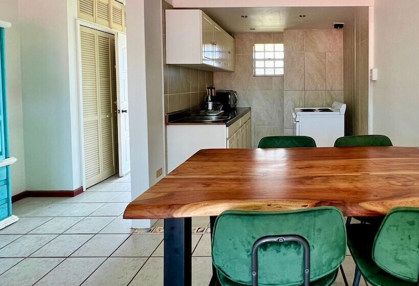 בית מלון כפרי Talk Of The Town Inn & Suites