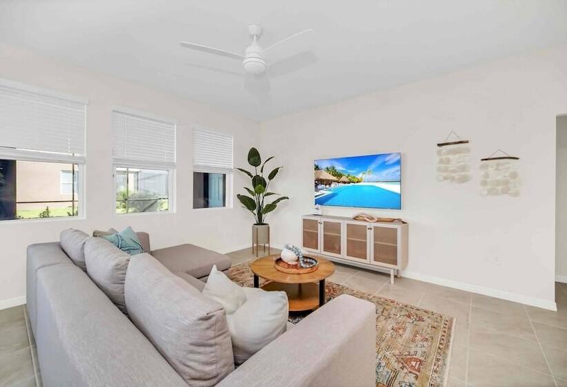 Resort Oasis W/ Game Room: 11 Mi To Disney!