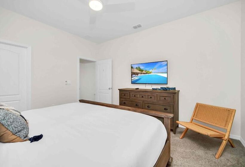 Resort Oasis W/ Game Room: 11 Mi To Disney!