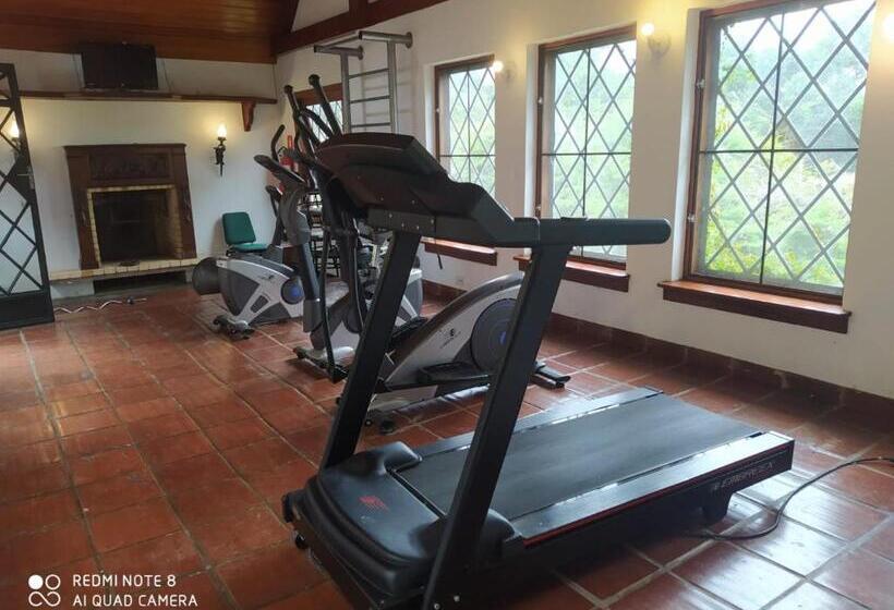 فندق Castelo Nacional Inn Campos Do Jordao