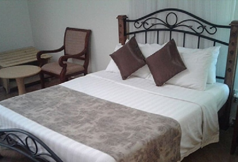 هتل Gulu Churchill Courts