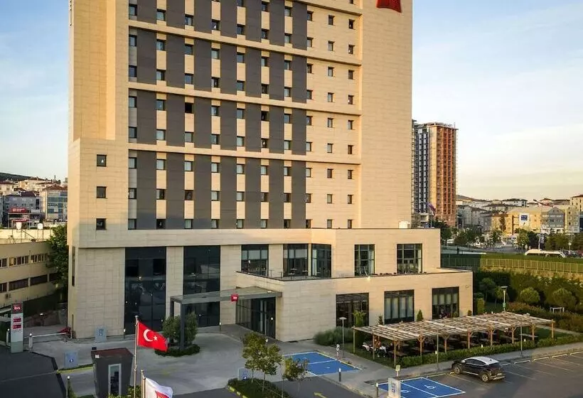 هتل Ibis Istanbul Tuzla