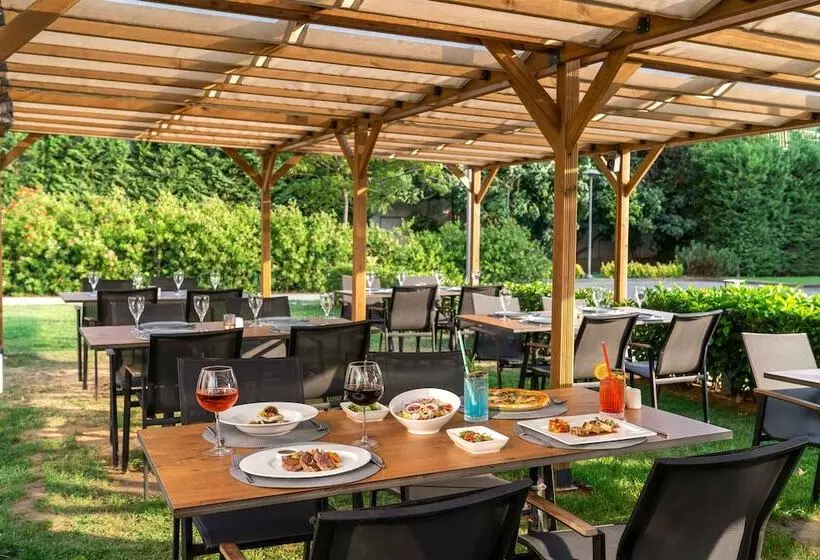 هتل Ibis Istanbul Tuzla