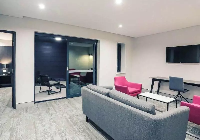 هتل Mercure Tamworth