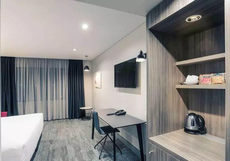 هتل Mercure Tamworth