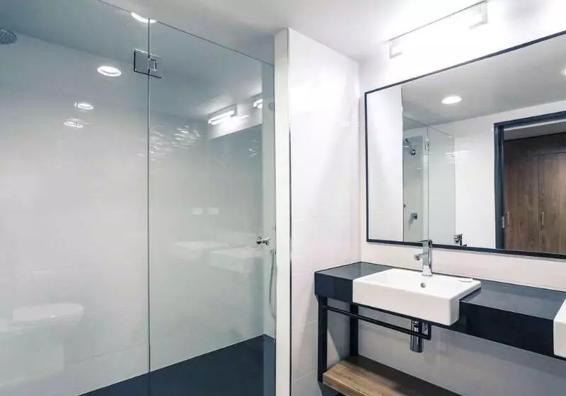 هتل Mercure Tamworth