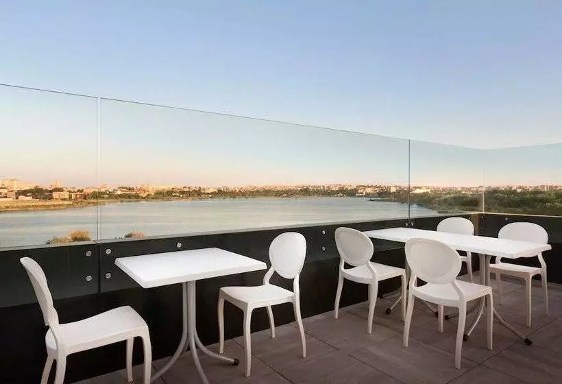 هتل Ramada By Wyndham Constanta