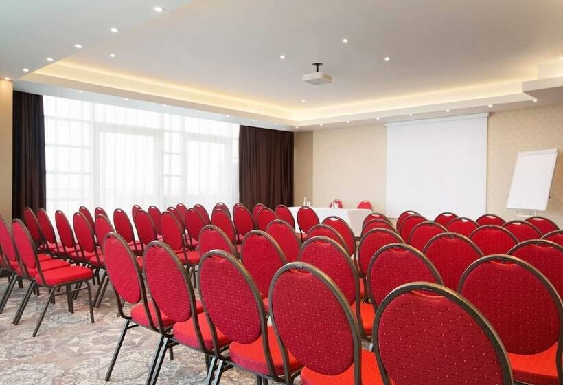 فندق Ramada By Wyndham Constanta