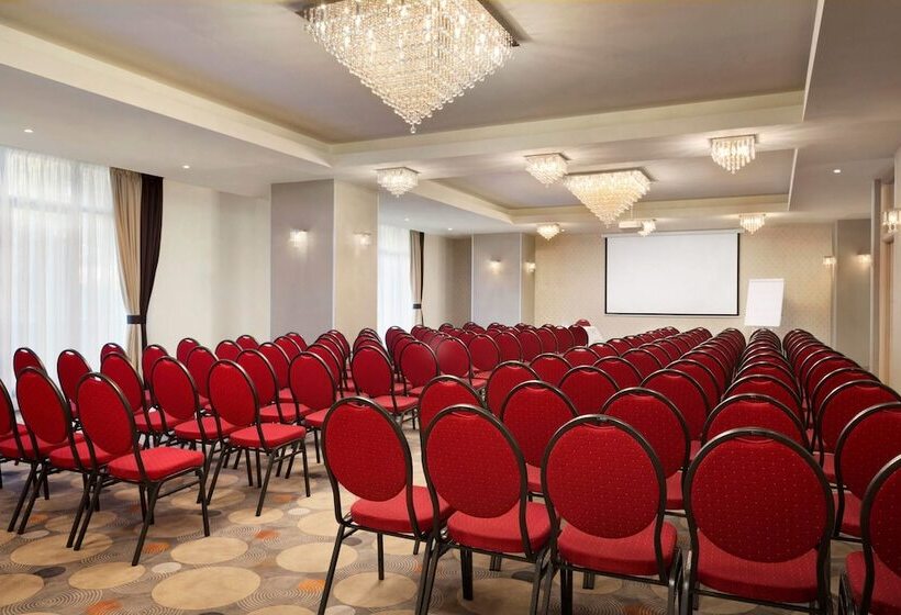 فندق Ramada By Wyndham Constanta