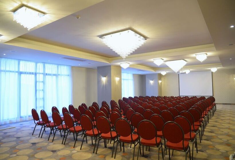 فندق Ramada By Wyndham Constanta