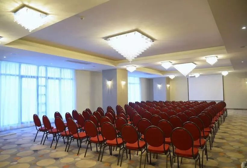 هتل Ramada By Wyndham Constanta