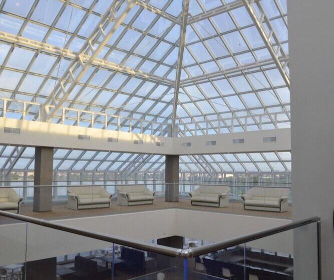 فندق Ramada By Wyndham Constanta