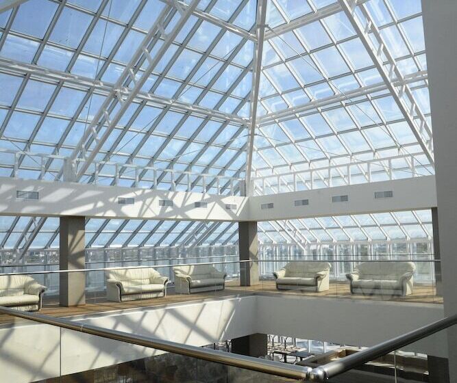 فندق Ramada By Wyndham Constanta