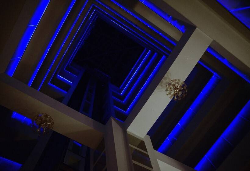 فندق Ramada By Wyndham Constanta