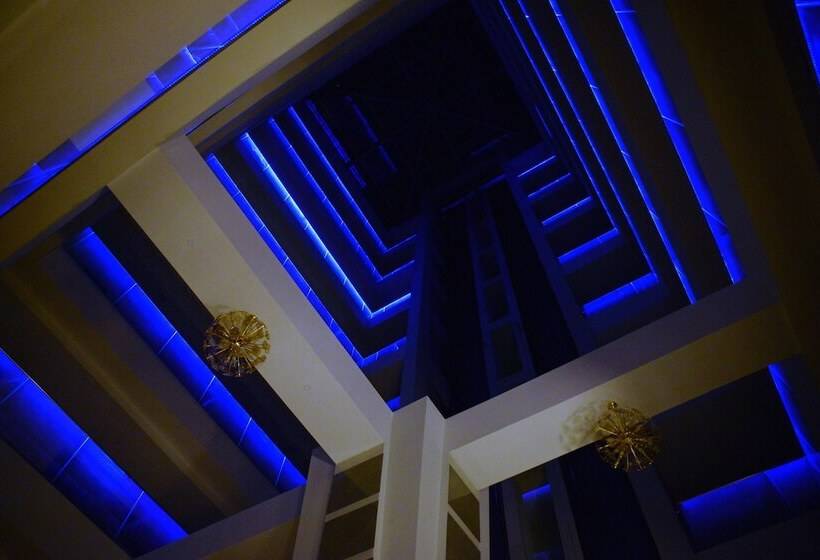 فندق Ramada By Wyndham Constanta