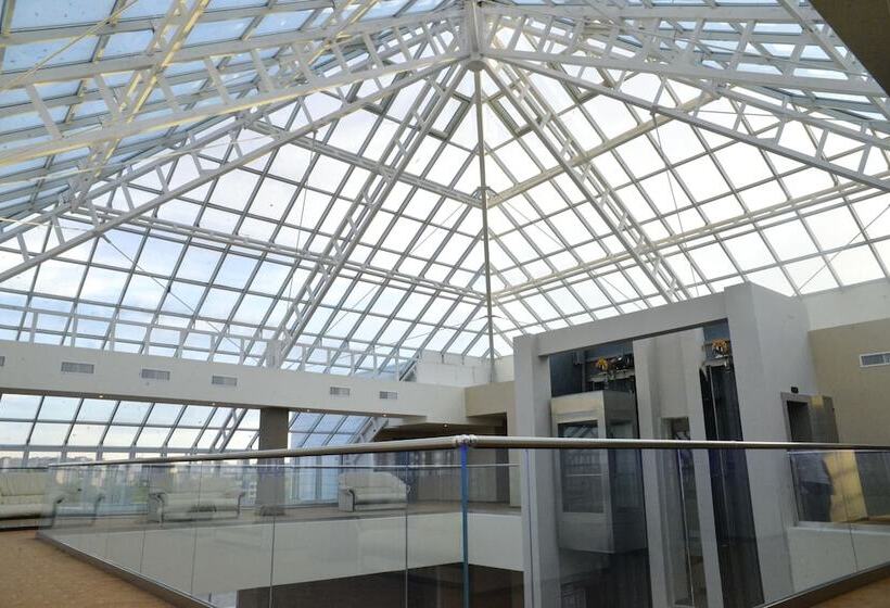 فندق Ramada By Wyndham Constanta