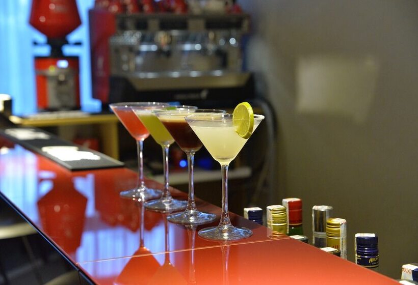 فندق Ramada By Wyndham Constanta