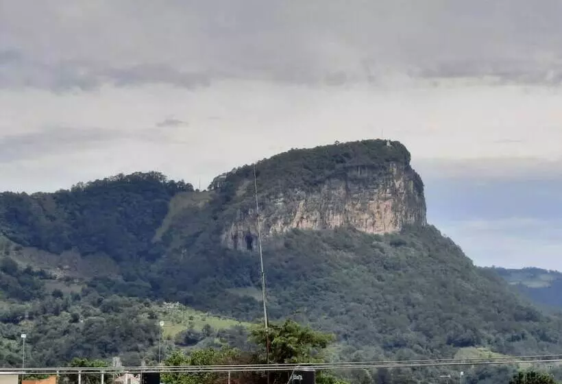Hotelli & Suites Cerro Roj0