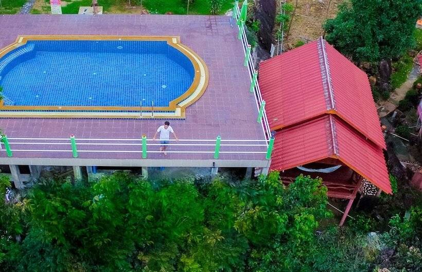 بنسيون J.b. Hut Bungalows