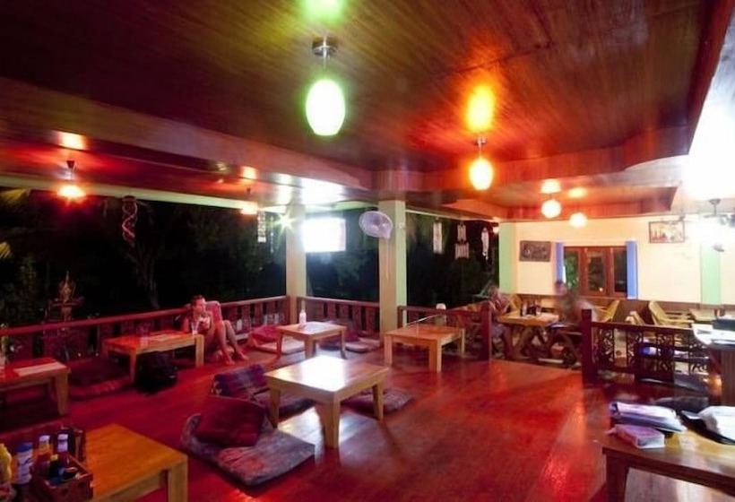 بنسيون J.b. Hut Bungalows