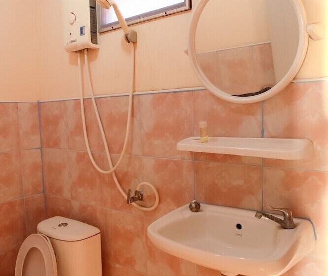 بنسيون J.b. Hut Bungalows