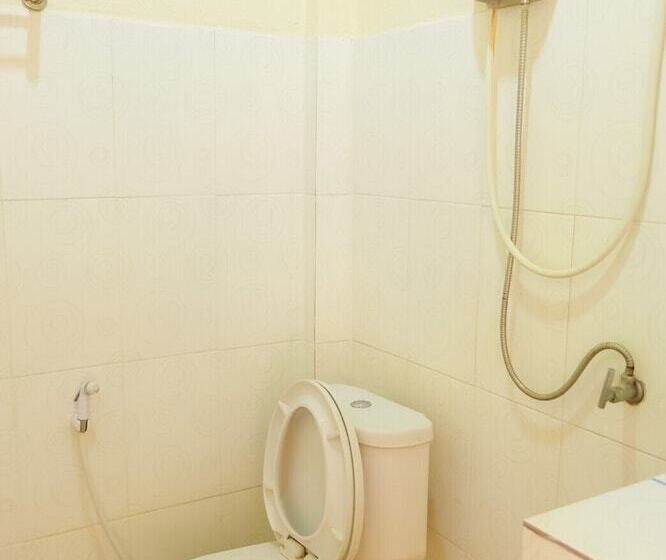 بنسيون J.b. Hut Bungalows