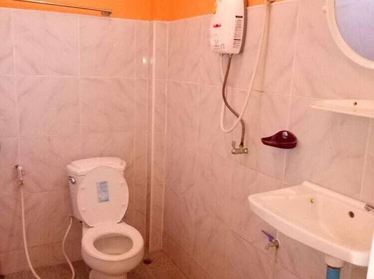 بنسيون J.b. Hut Bungalows