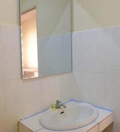 بنسيون J.b. Hut Bungalows