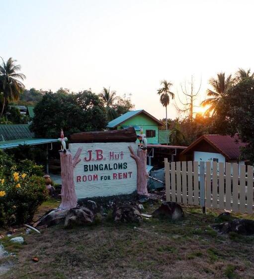 بنسيون J.b. Hut Bungalows
