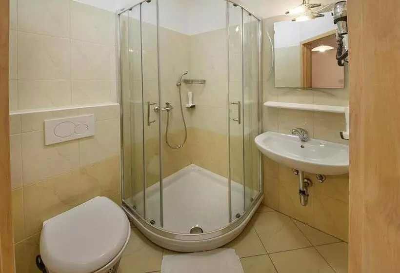 Rute Hotel And Apartments
