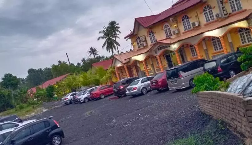 Motelli Raz Hotel Pantai Peranginan Kelulut