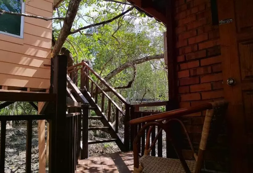 Lomakeskus Api Api Eco Chalet