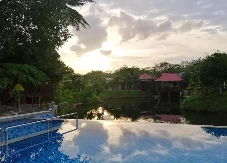 منتجع Api Api Eco Chalet