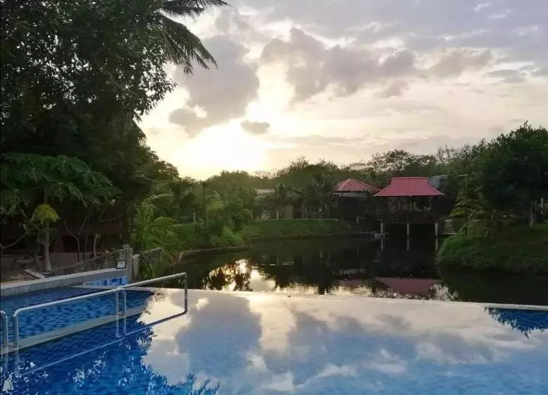 Lomakeskus Api Api Eco Chalet