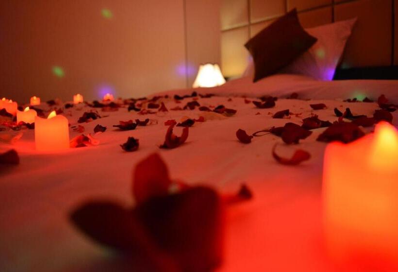 هتل And Apartments Al Raqi Mall Artiaad