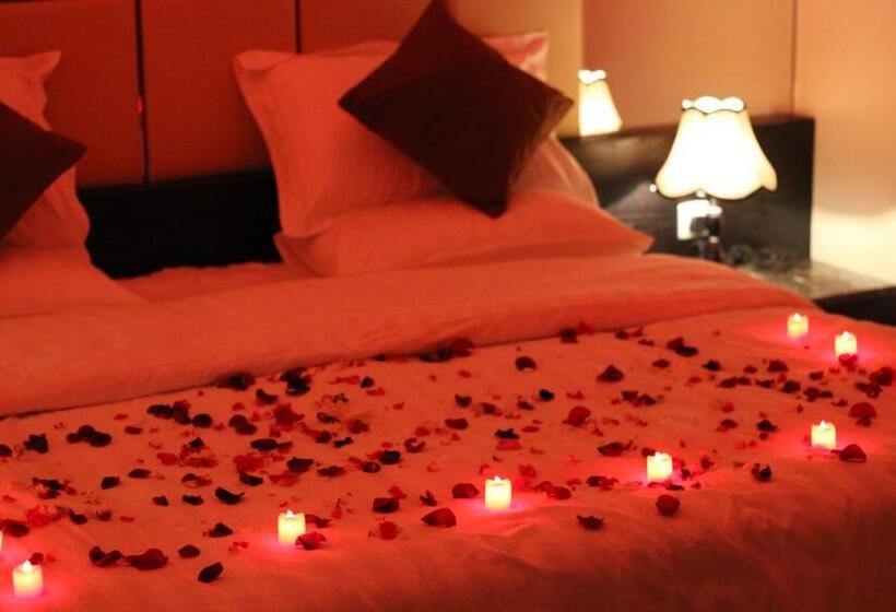 هتل And Apartments Al Raqi Mall Artiaad