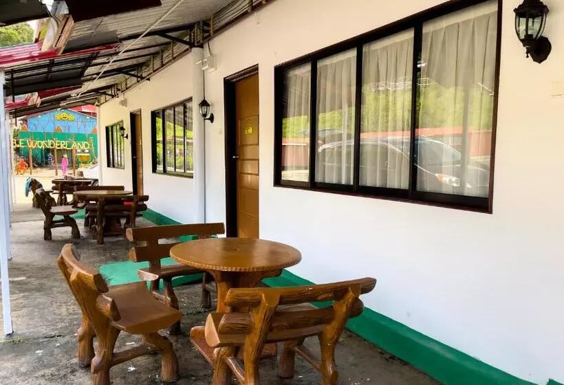 ホテル Sunrise Kundasang Resort